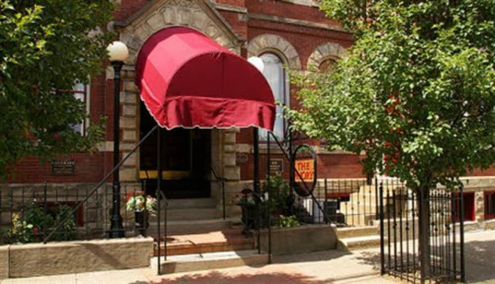 Фото The Priory Hotel