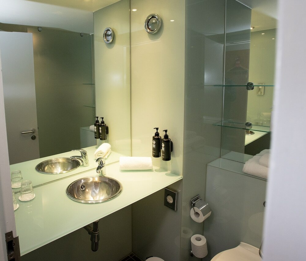 Фото Ramada by Wyndham Belfast City Centre