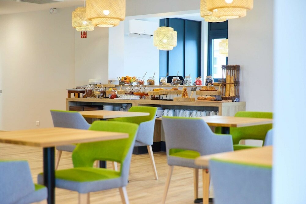 Фото Hotel Campanile Pau