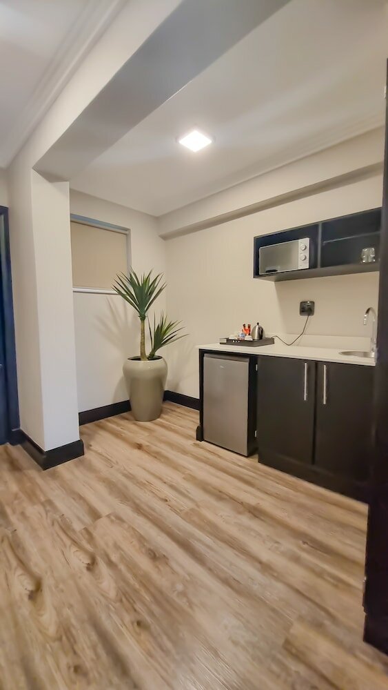 Фото Belaire Suites Hotel