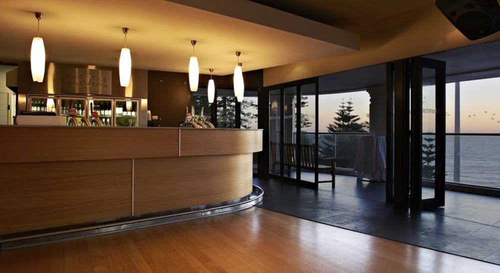 Фото Cottesloe Beach Hotel