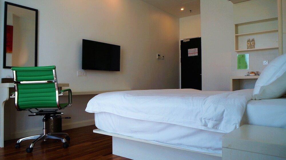 Фото Pine Garden Hotel