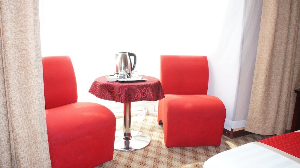 Фото New West Hotel