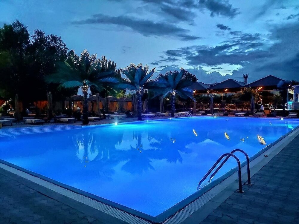 Фото Cross Resort