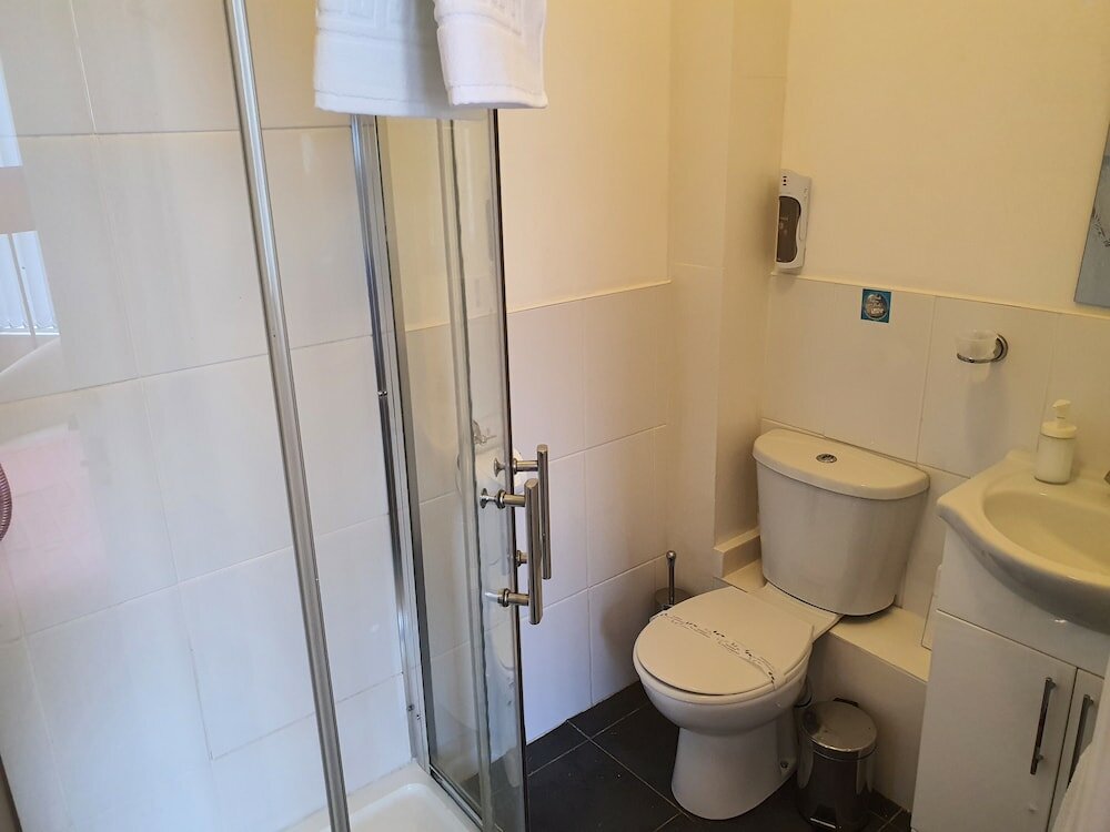 Фото Newholme Hotel