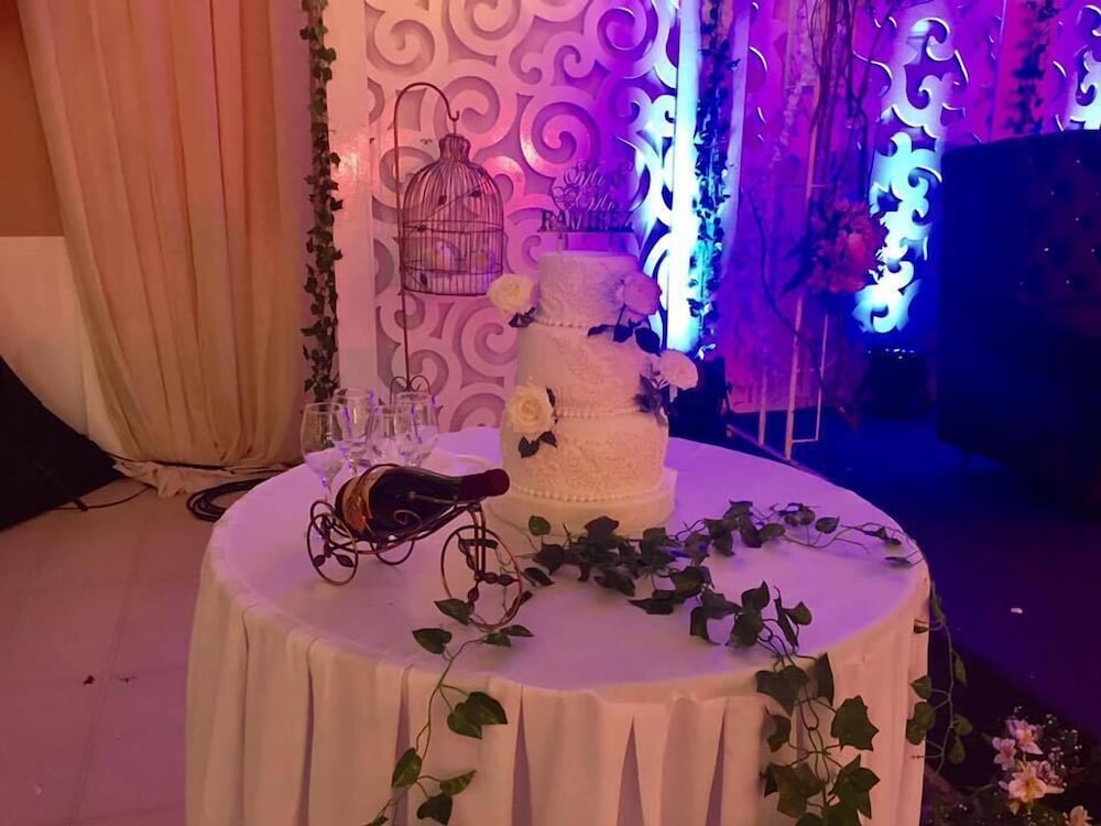 Фото The Q Hotel & Restaurant