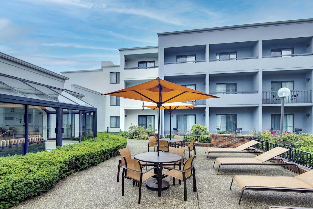 Фото Courtyard by Marriott Chicago Glenview/Northbrook