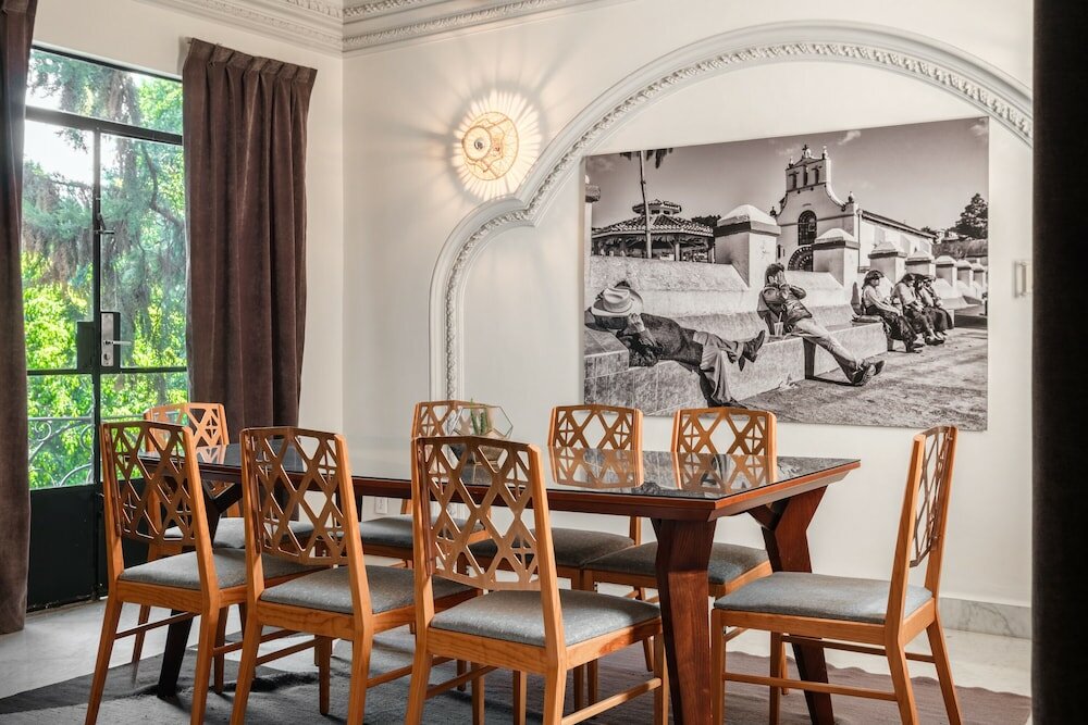 Фото Pug Seal Polanco Allan Poe