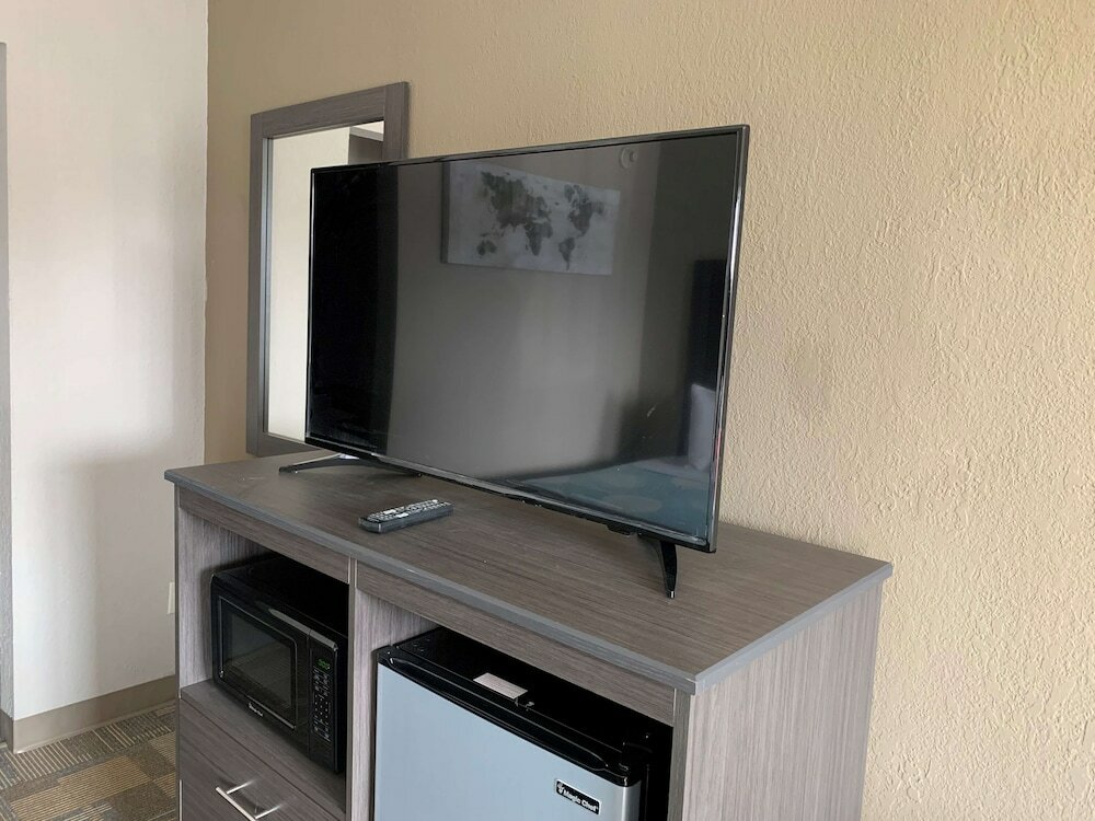 Фото SureStay Hotel by Best Western Olathe