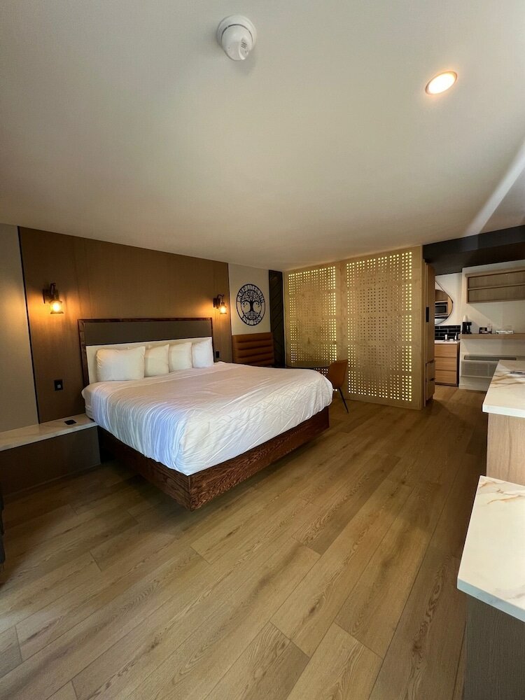 Фото Lamp Liter Inn