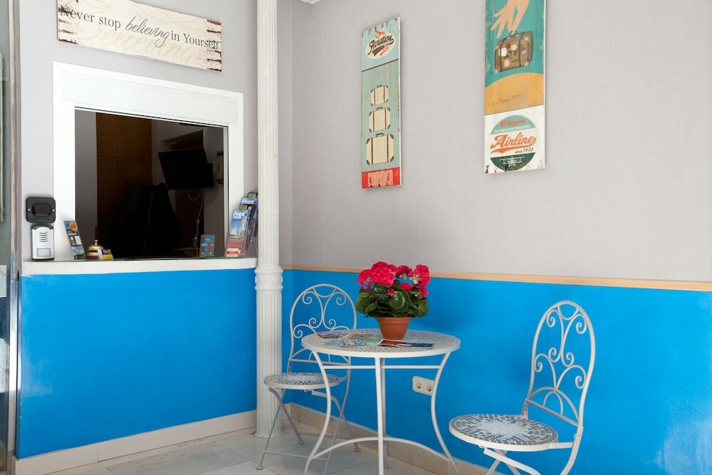 Фото Hostal Montaloya