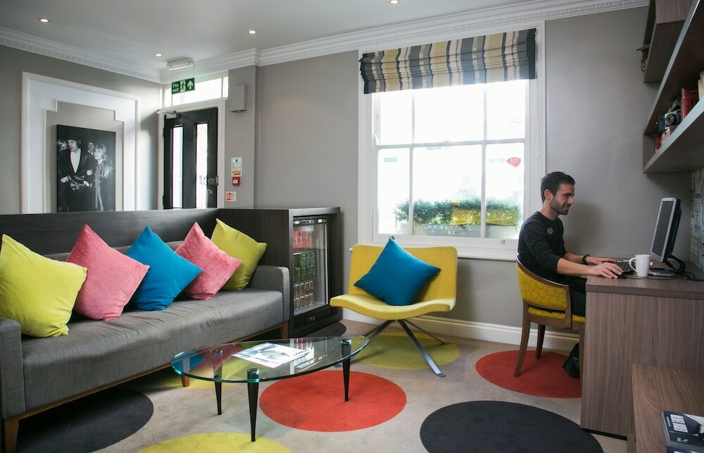 Фото Apartment Next to Victoria Station