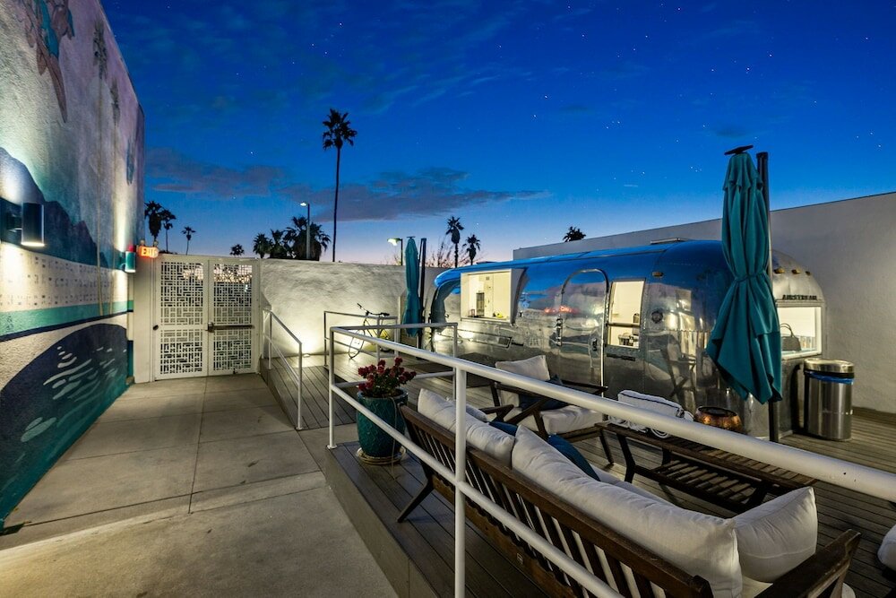 Фото Skylark Hotel