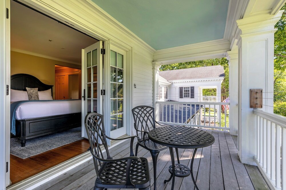 Фото The White House Inn