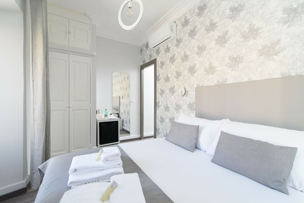 Фото White Caesar Guesthouse