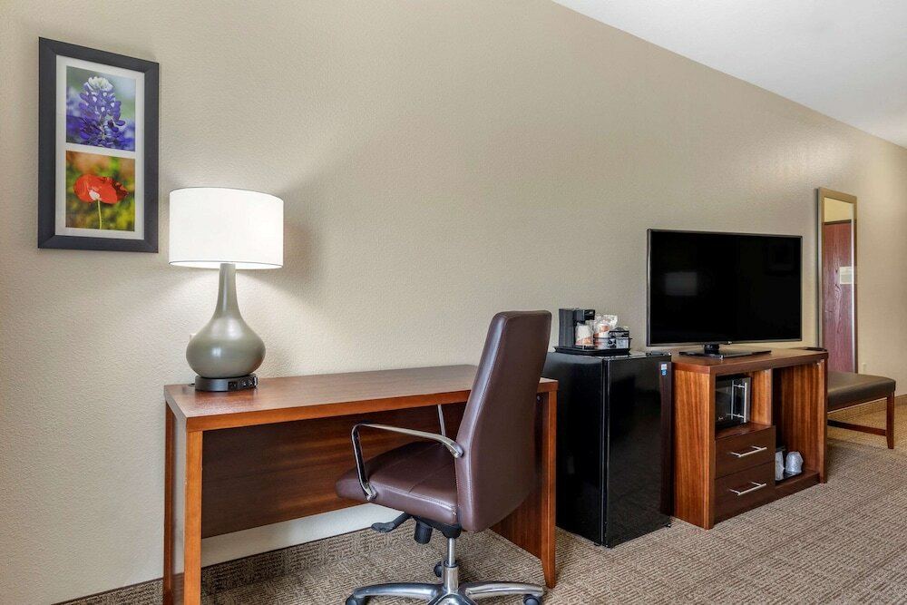 Фото Comfort Inn & Suites Paris