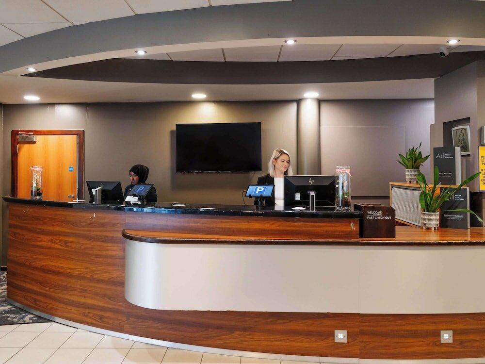 Фото Novotel Milton Keynes