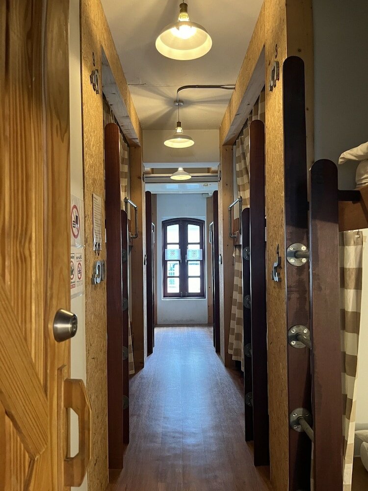 Фото Barn and Bed Hostel