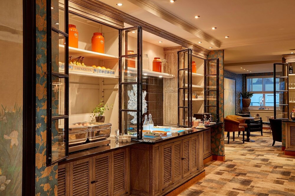 Фото Carlton Ambassador Hotel