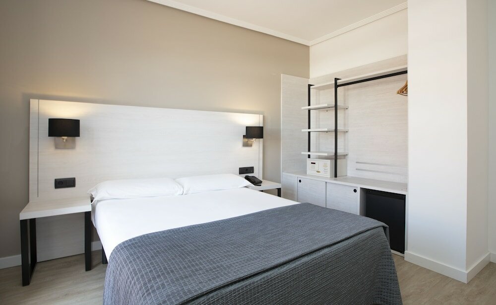 Фото Hotel Porcel Ganivet