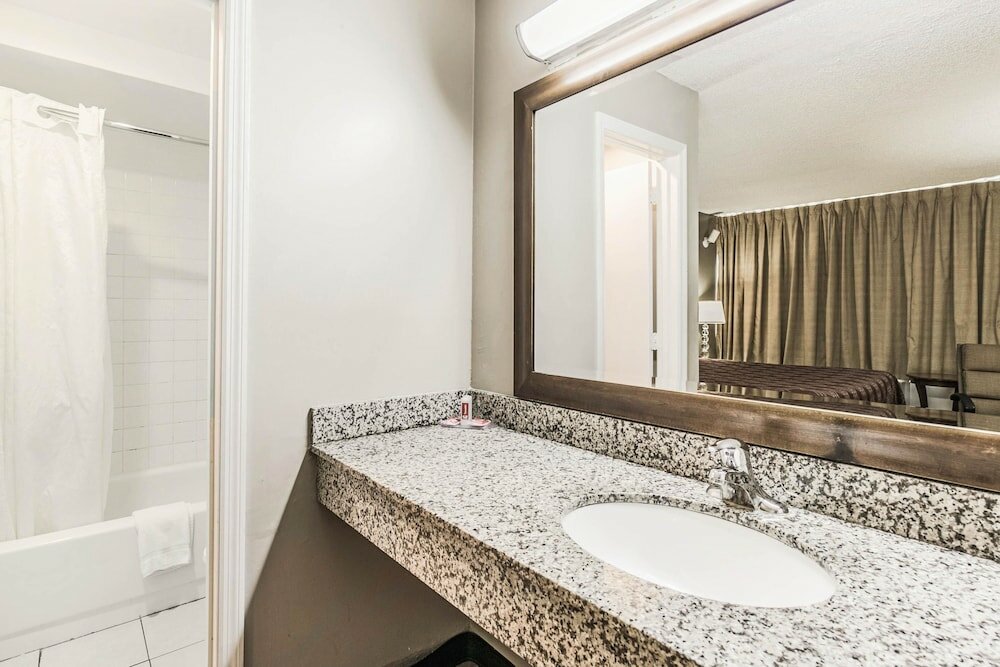 Фото Econo Lodge North