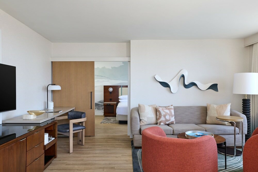 Фото Renaissance Long Beach Hotel