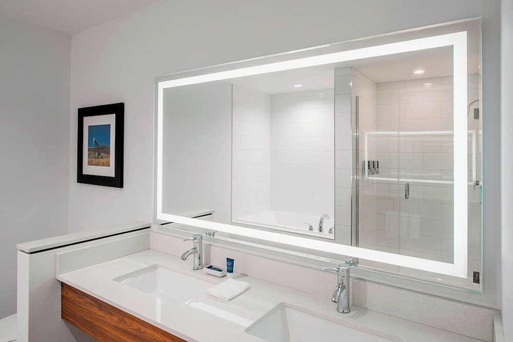 Фото Four Points by Sheraton Grande Prairie