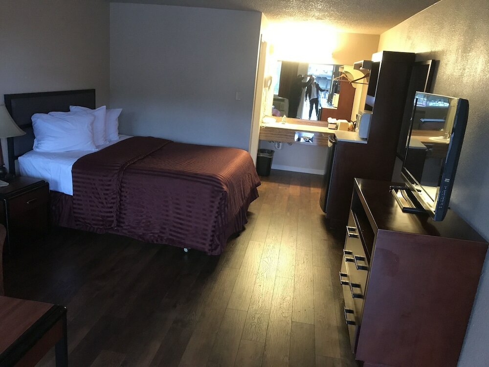 Фото Smokey Point Motor Inn