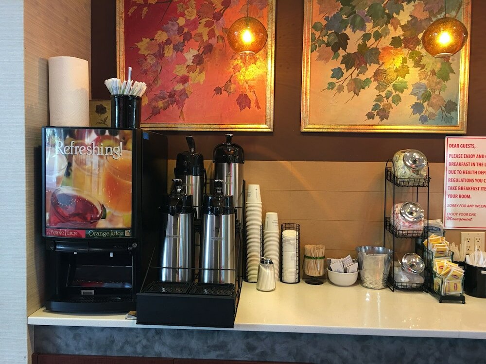 Фото Ramada by Wyndham Rockville Centre