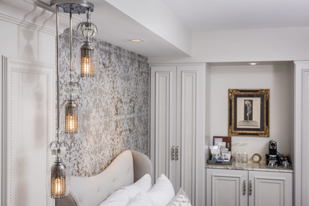 Фото The Ivey's Hotel