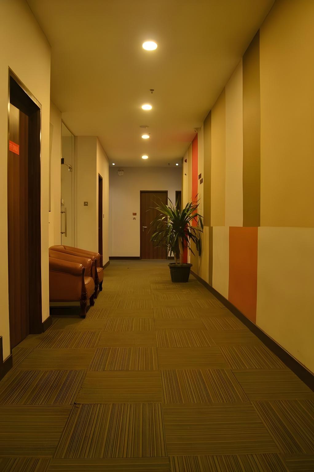 Фото Отель Bobotel Gatot Subroto Medan