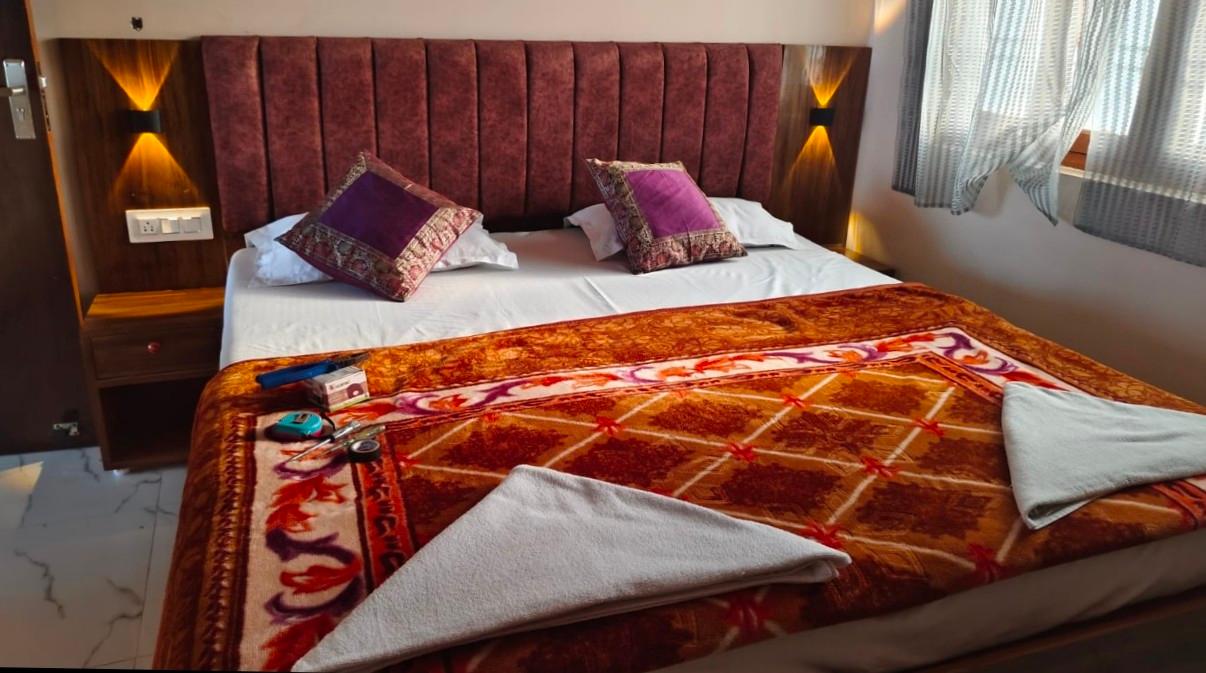 Фото Shri Yoga Mandir Guest House