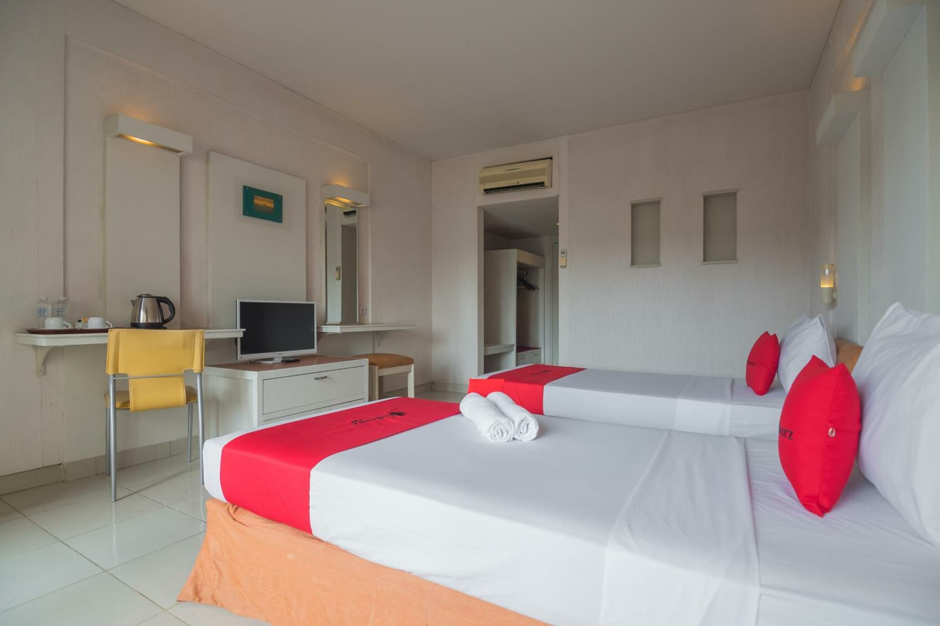 Фото RedDoorz near Kampung Gajah