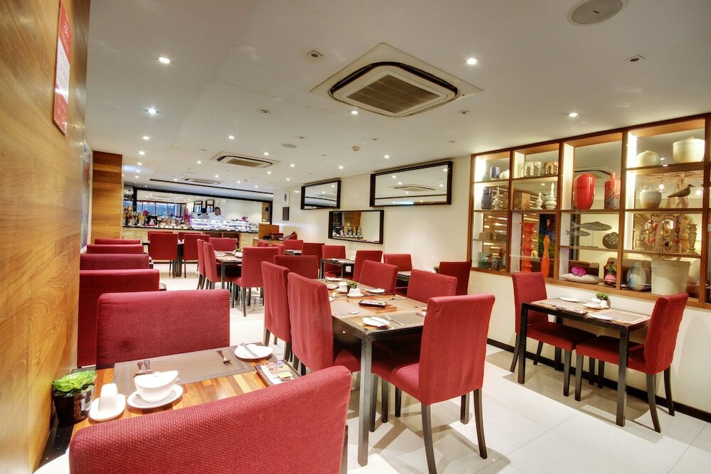 Фото The Somerset Hotel