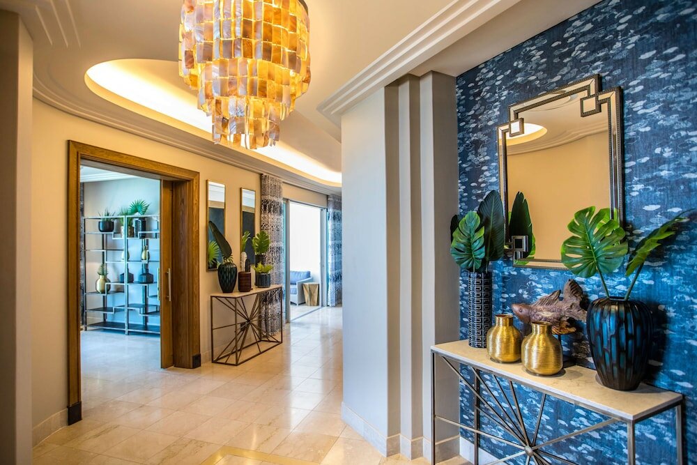 Фото Suncoast Hotel