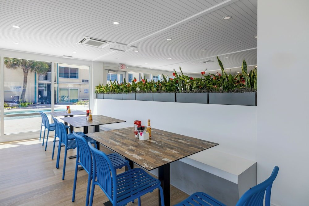 Фото The Oceanfront Litchfield Inn