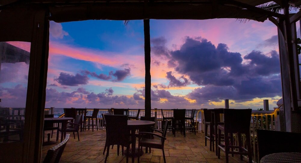 Фото Sun Tower Hotel & Suites on the Beach