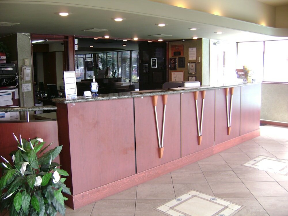 Фото Days Inn by Wyndham Victoria On The Harbour