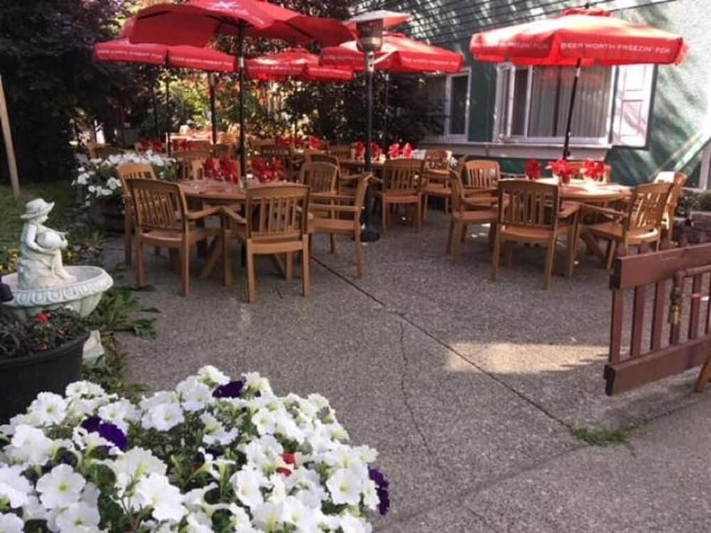 Фото Sternwheeler Hotel and Conference Centre