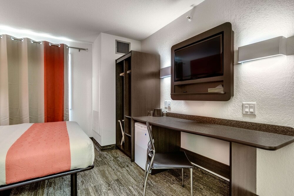 Фото Motel 6 Saskatoon