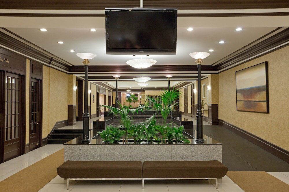 Фото Armon Plaza Montreal Airpt, Trademark Collection by Wyndham