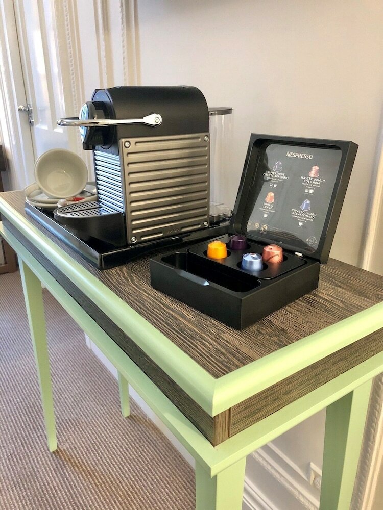 Фото Astor Court Hotel