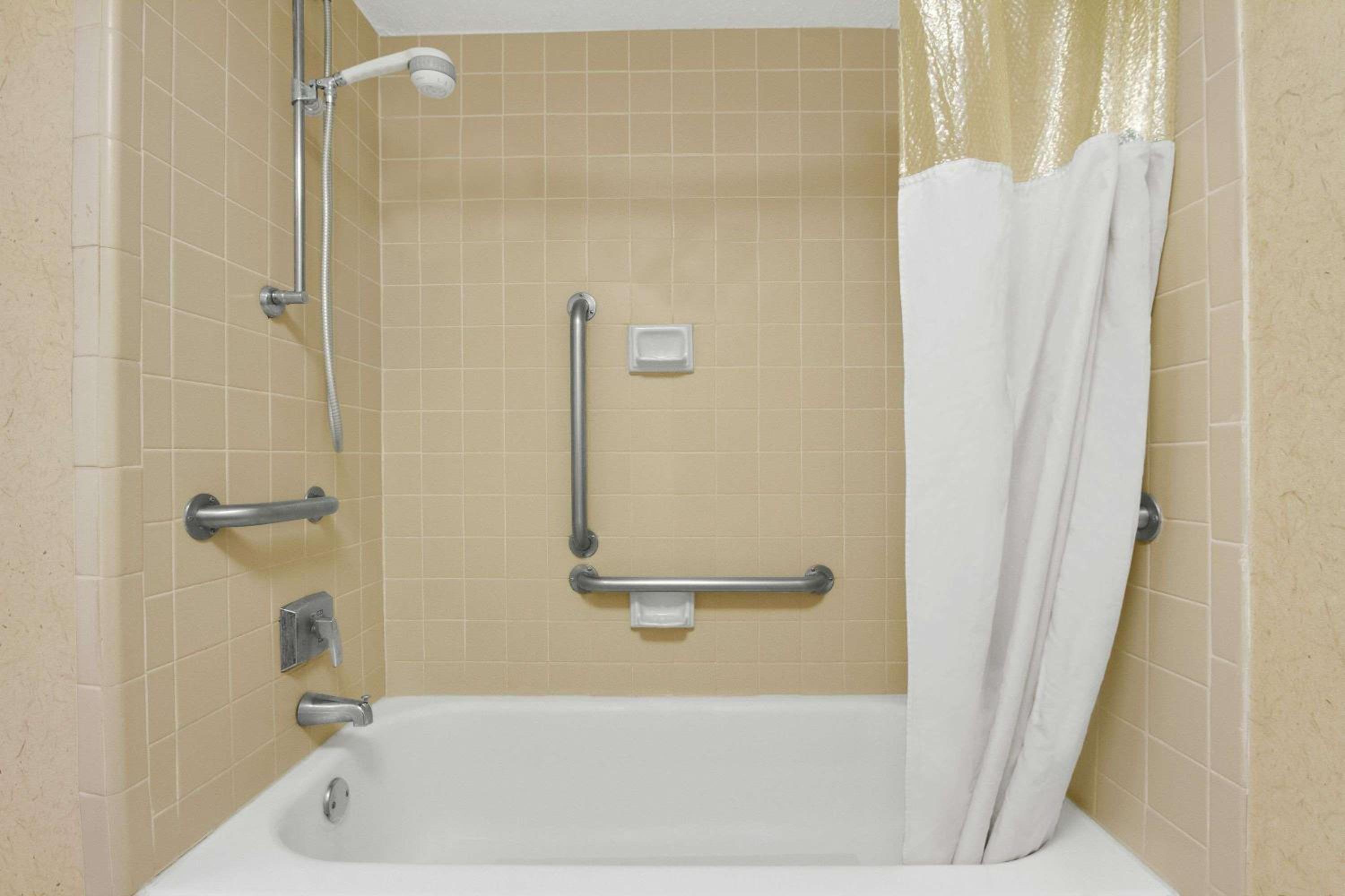 Фото Super 8 by Wyndham Oxford