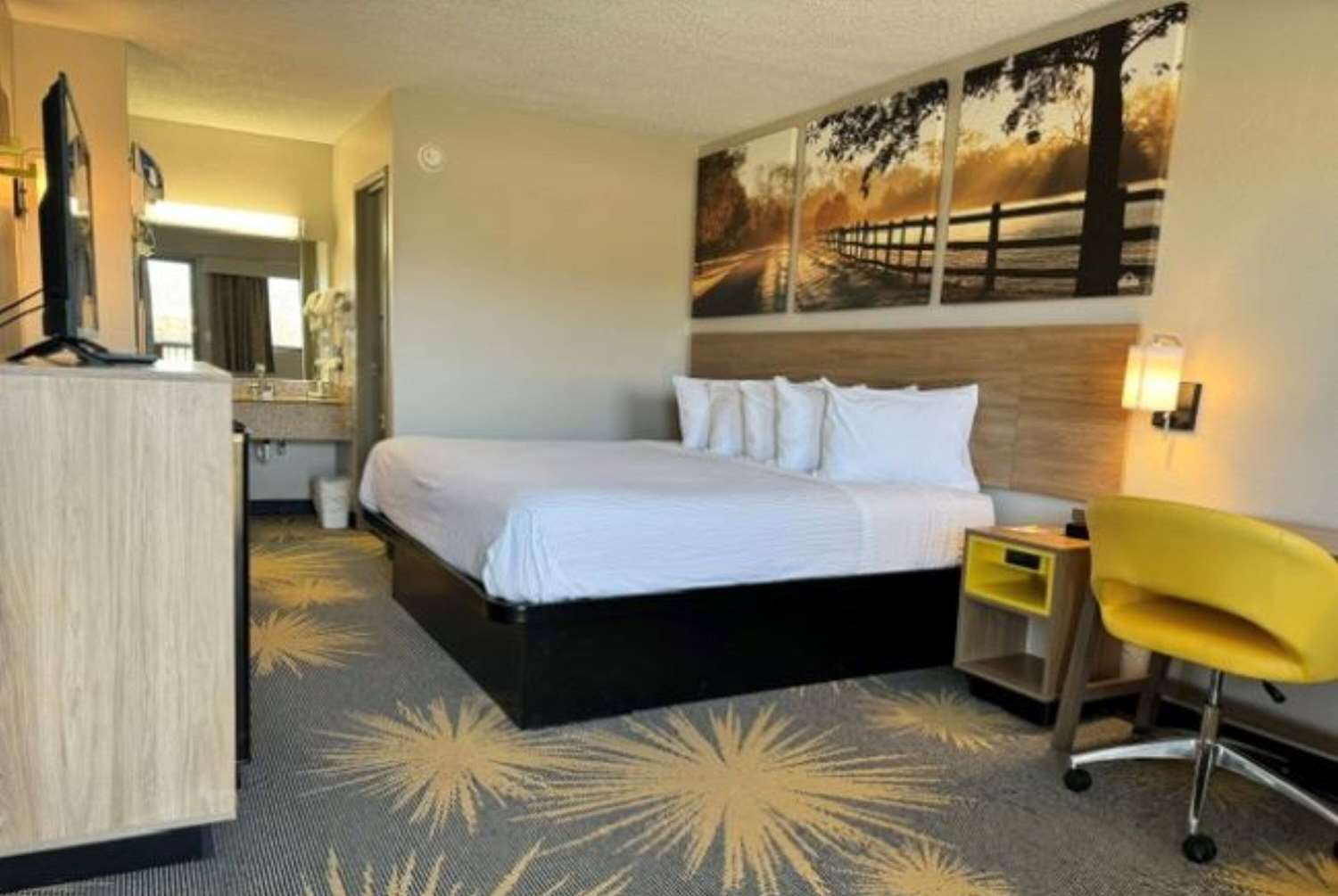 Фото Days Inn by Wyndham Cloverdale Greencastle