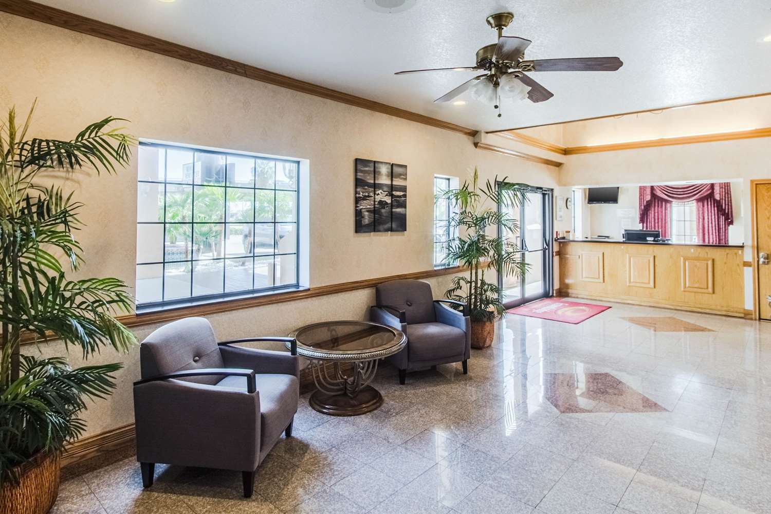 Фото Econo Lodge Inn & Suites Corpus Christi