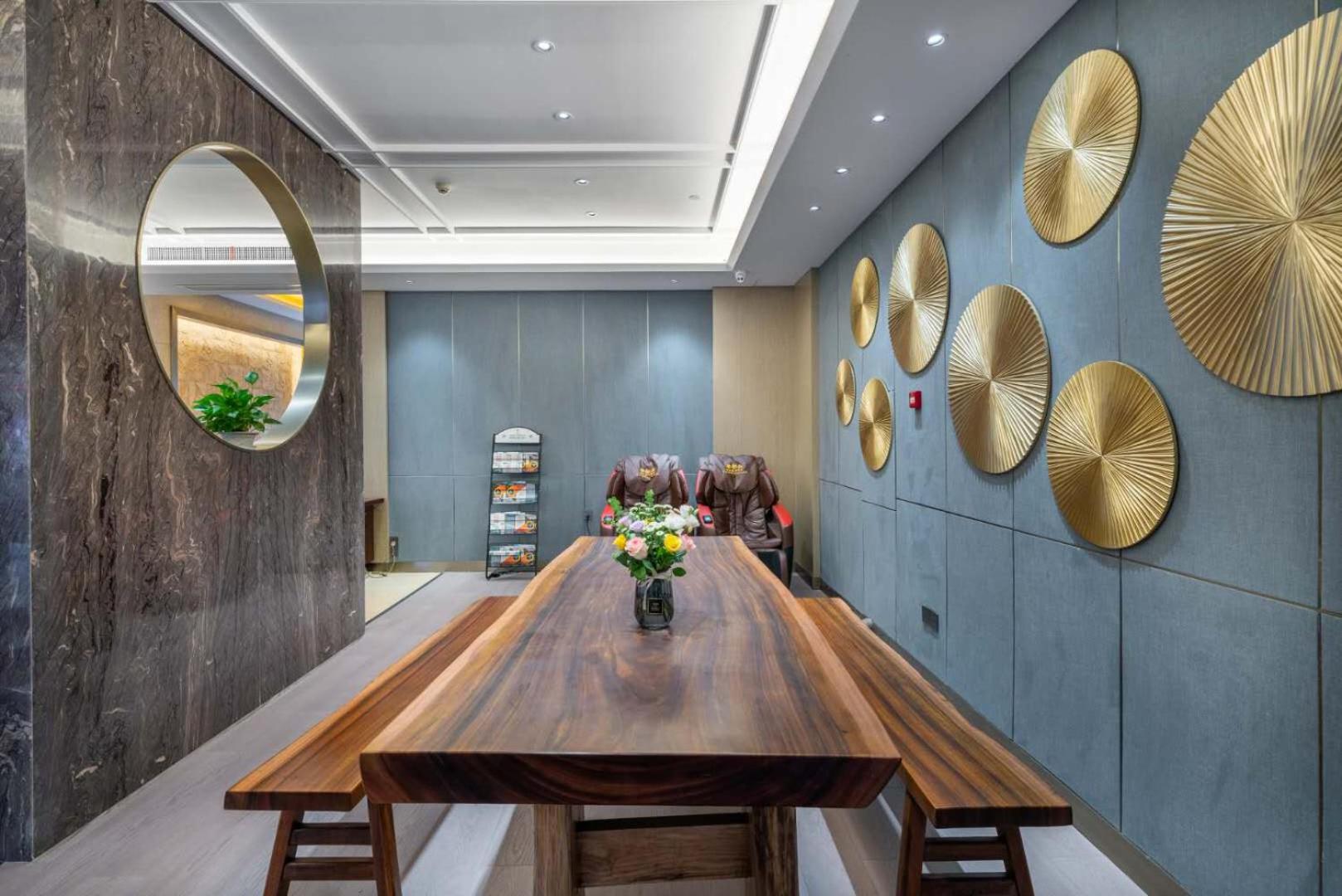 Фото Yiwu Yuejia Hotel