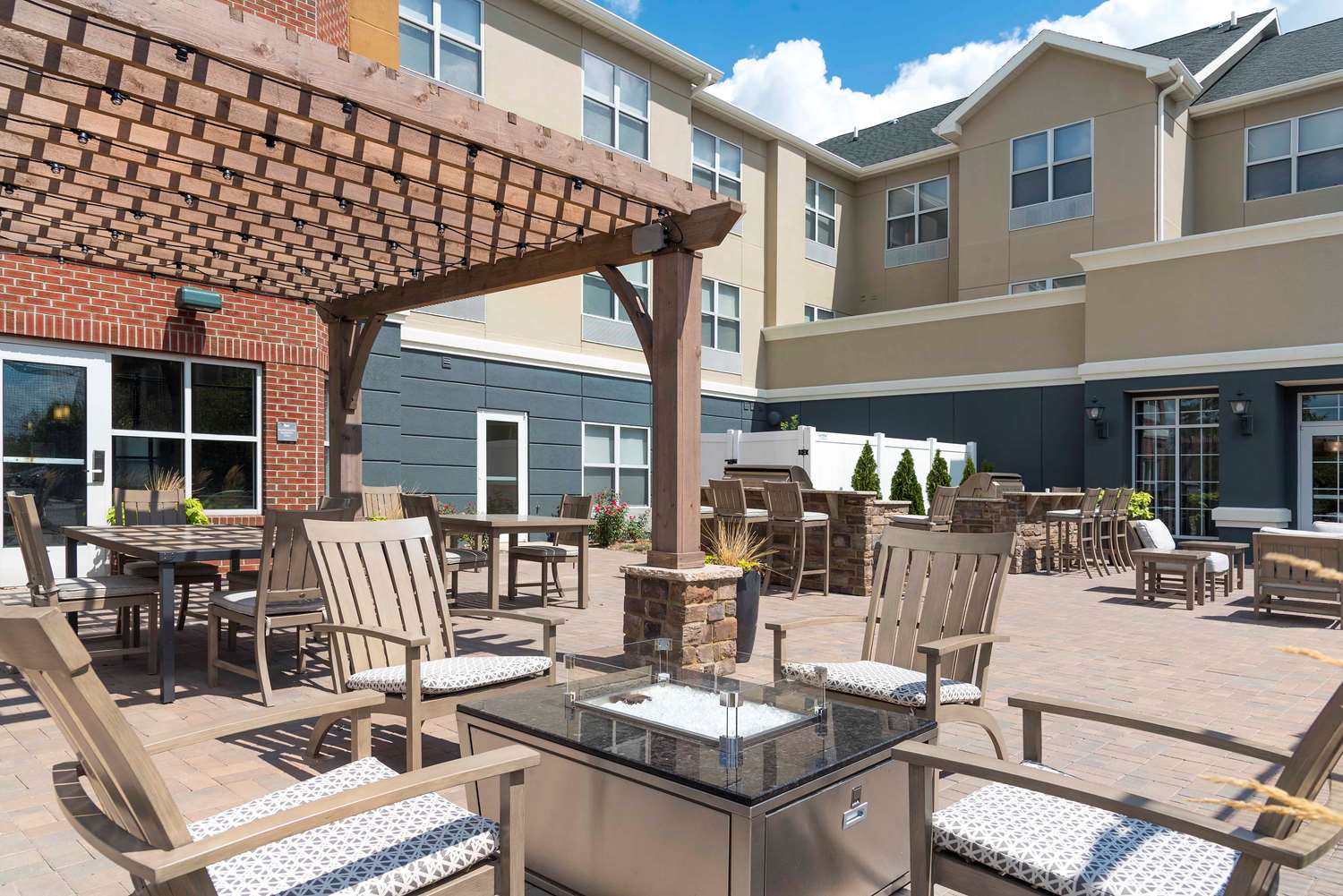 Фото Homewood Suites by Hilton Indianapolis Airport Plainfield
