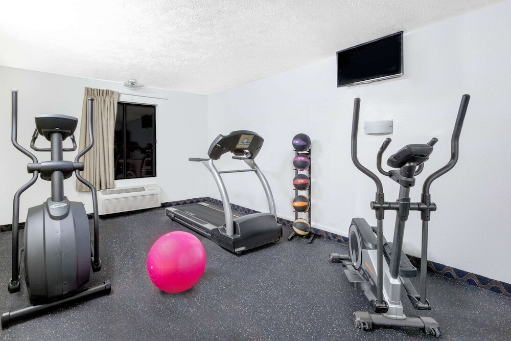 Фото Days Inn by Wyndham Warrensburg