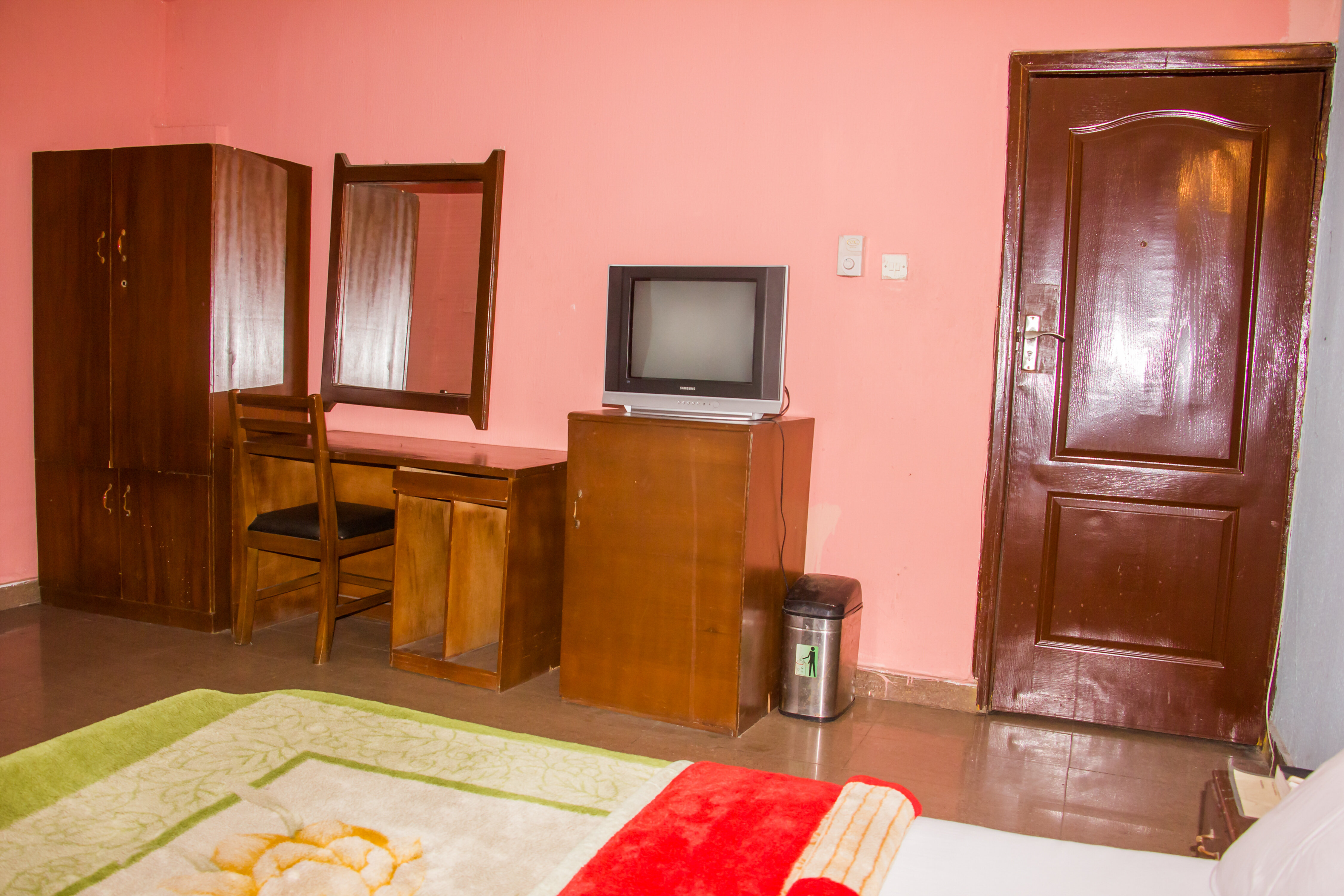 Фото Creme Suites & Hotel