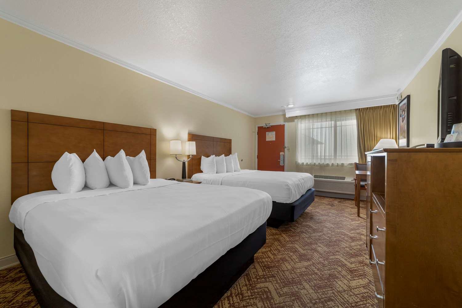 Фото Best Western Plus Northwoods Inn